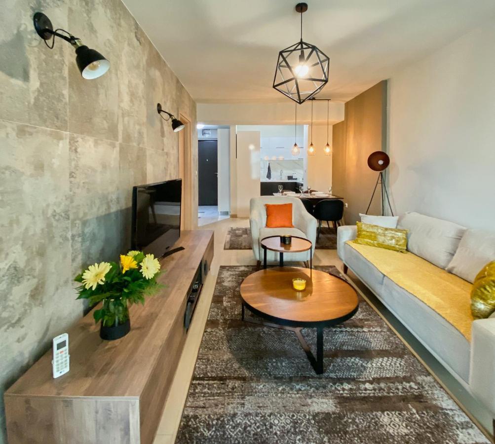 Stylish Apartment, Skopje Centre - Private Parking - Panoramic Views Kültér fotó