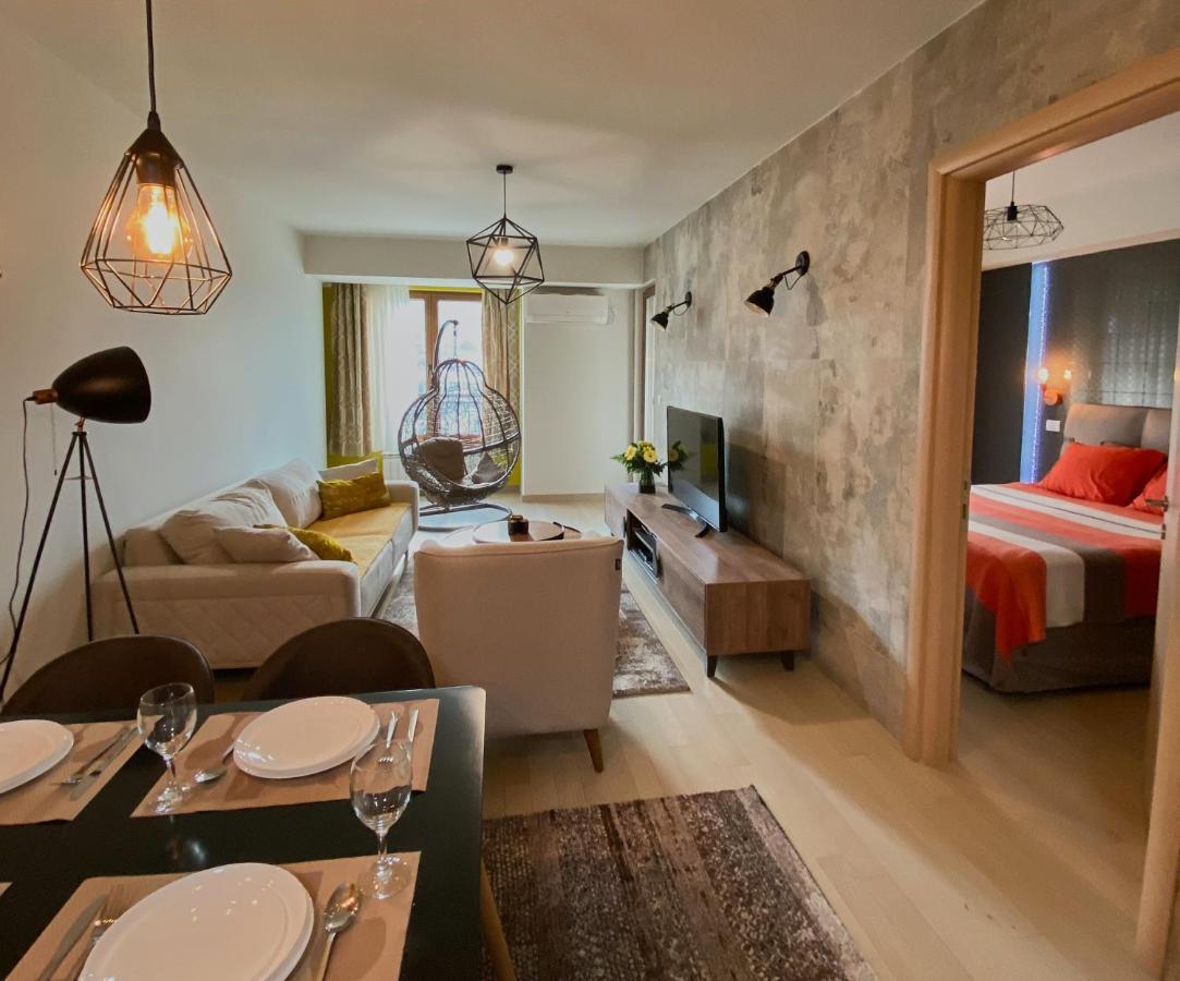 Stylish Apartment, Skopje Centre - Private Parking - Panoramic Views Kültér fotó