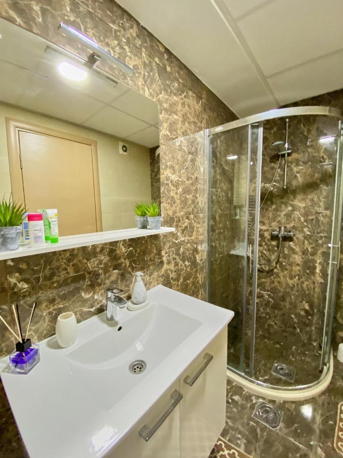 Stylish Apartment, Skopje Centre - Private Parking - Panoramic Views Kültér fotó