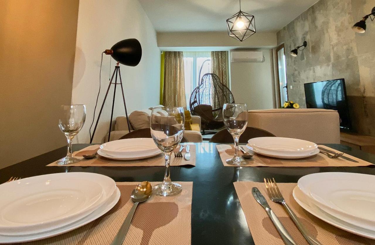 Stylish Apartment, Skopje Centre - Private Parking - Panoramic Views Kültér fotó