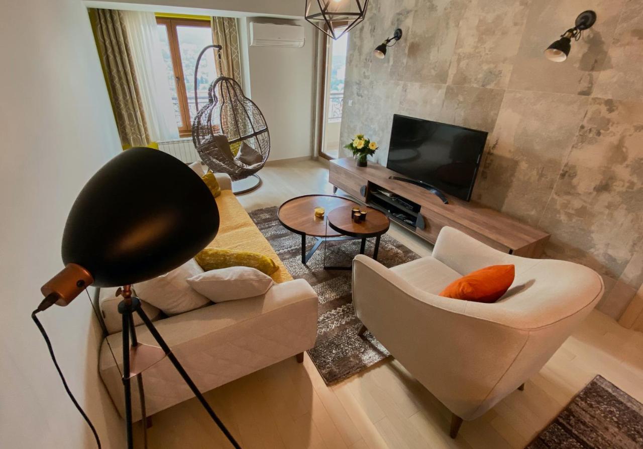 Stylish Apartment, Skopje Centre - Private Parking - Panoramic Views Kültér fotó