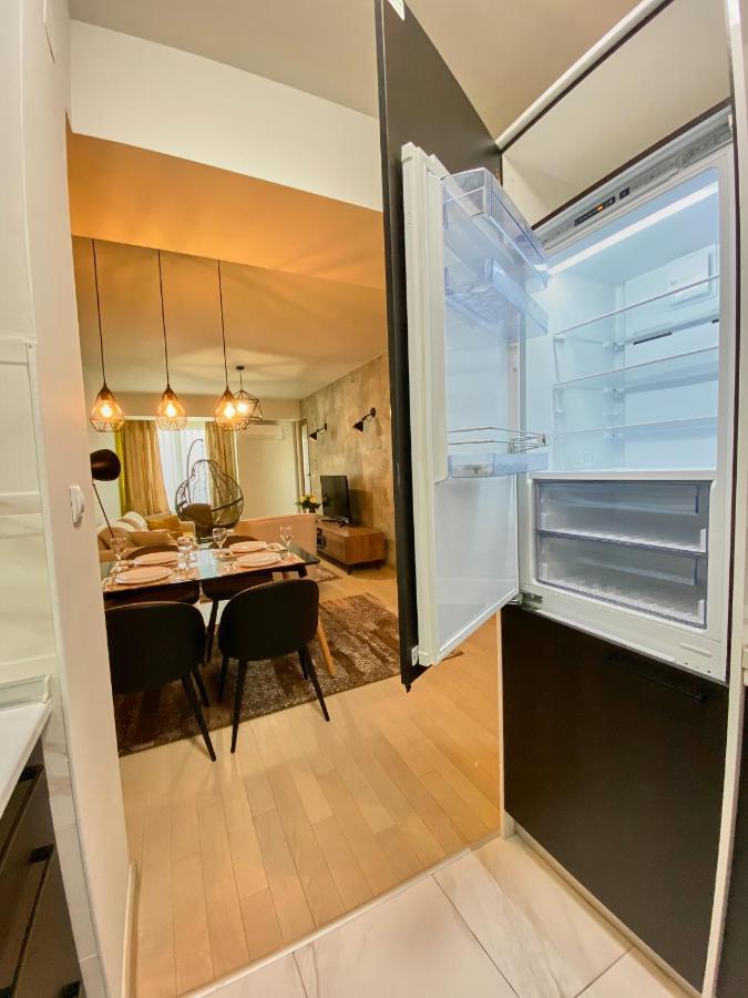 Stylish Apartment, Skopje Centre - Private Parking - Panoramic Views Kültér fotó