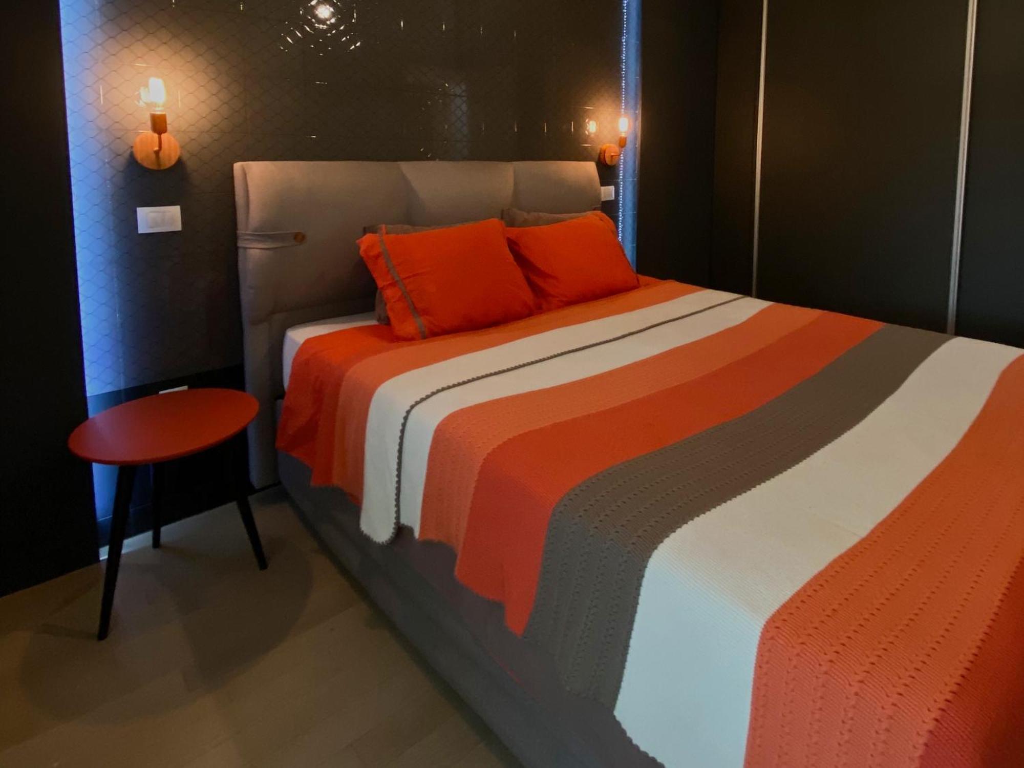 Stylish Apartment, Skopje Centre - Private Parking - Panoramic Views Kültér fotó